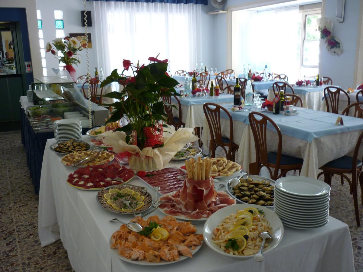 Hotel Latini Ρίμινι Εξωτερικό φωτογραφία