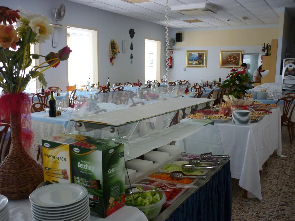 Hotel Latini Ρίμινι Εξωτερικό φωτογραφία