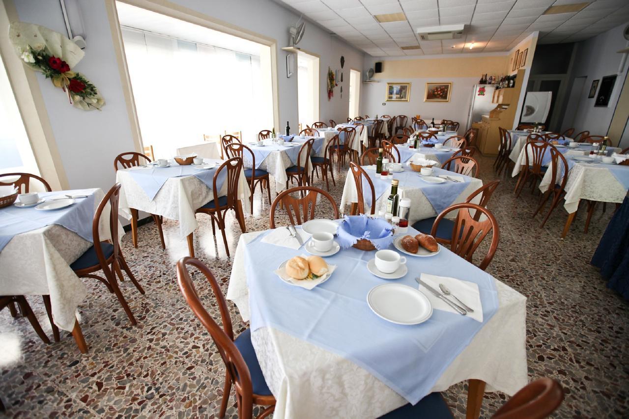 Hotel Latini Ρίμινι Εξωτερικό φωτογραφία