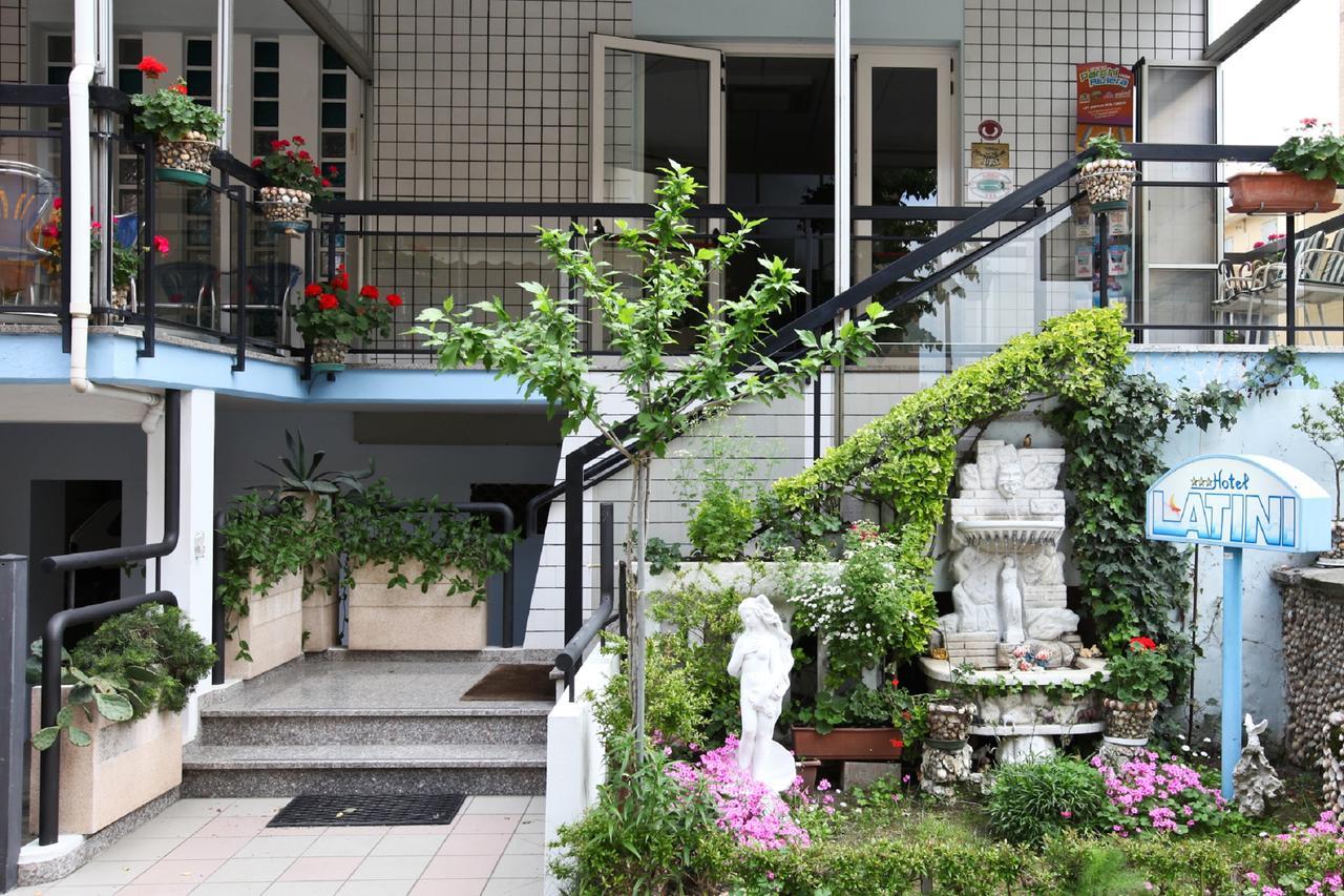 Hotel Latini Ρίμινι Εξωτερικό φωτογραφία