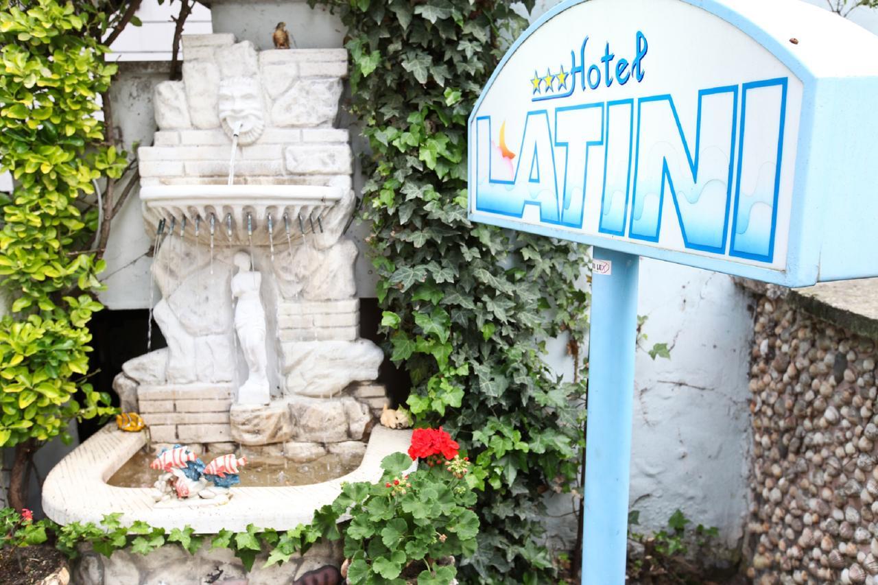 Hotel Latini Ρίμινι Εξωτερικό φωτογραφία