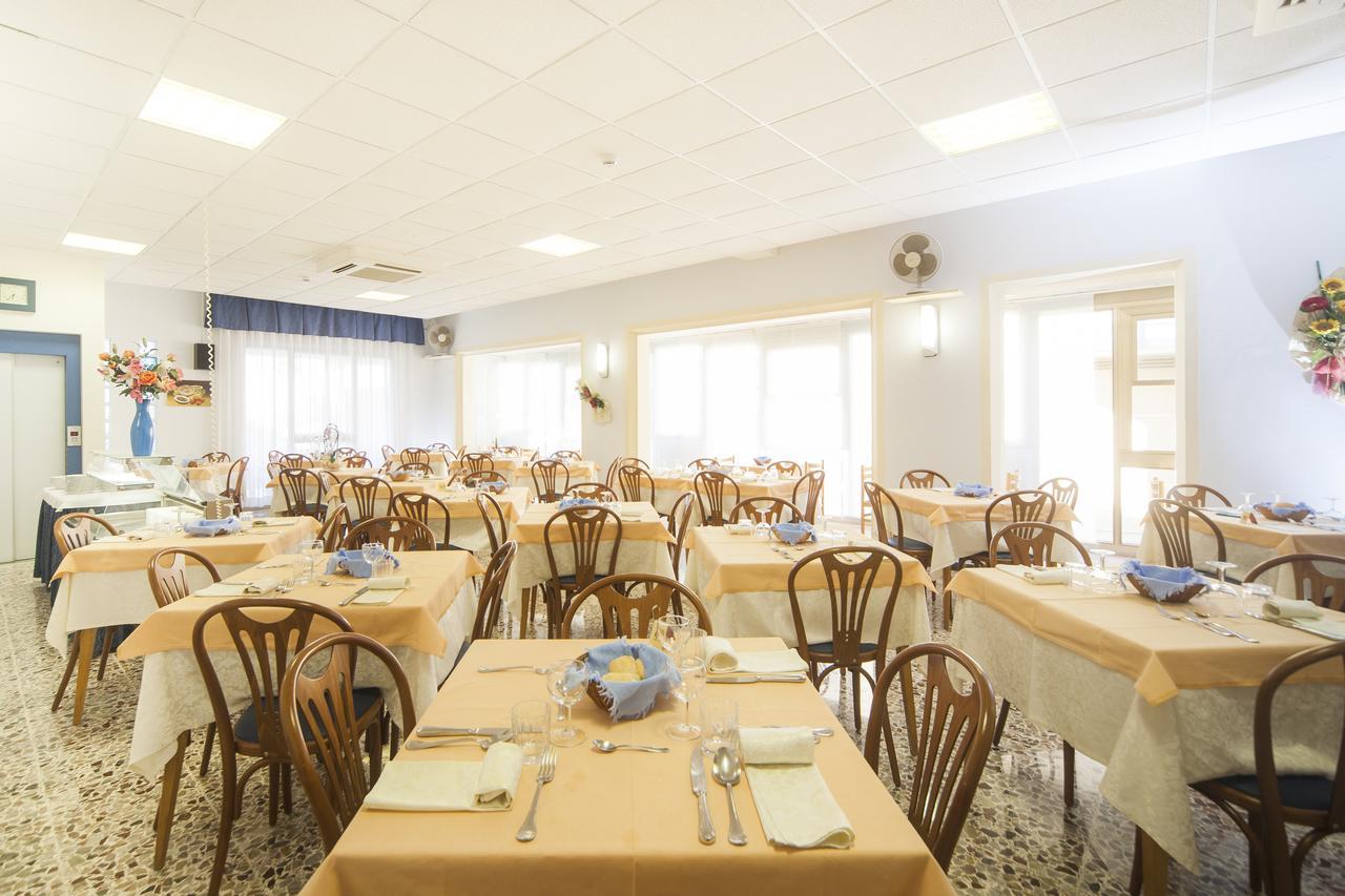 Hotel Latini Ρίμινι Εξωτερικό φωτογραφία