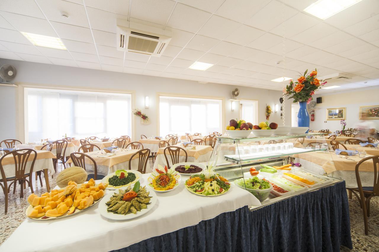 Hotel Latini Ρίμινι Εξωτερικό φωτογραφία