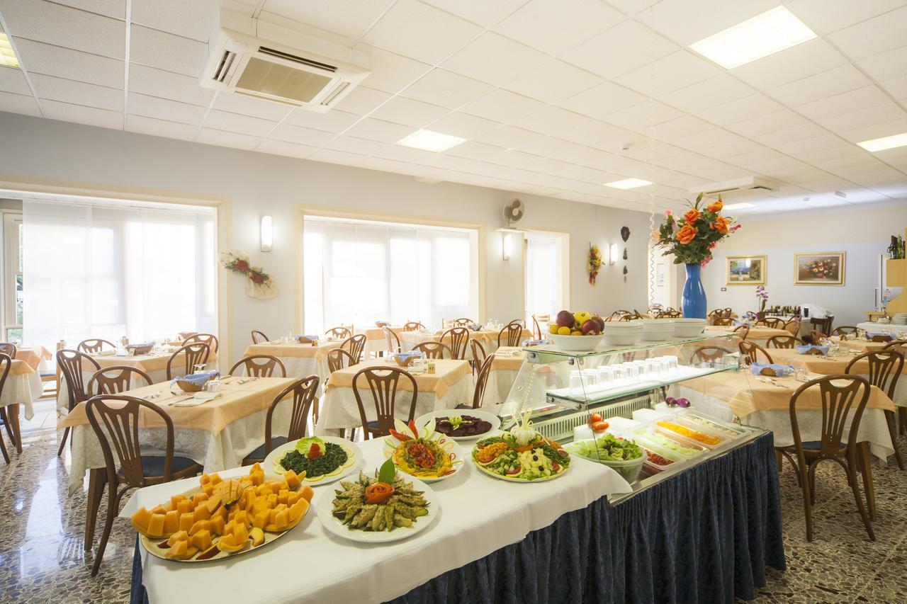 Hotel Latini Ρίμινι Εξωτερικό φωτογραφία