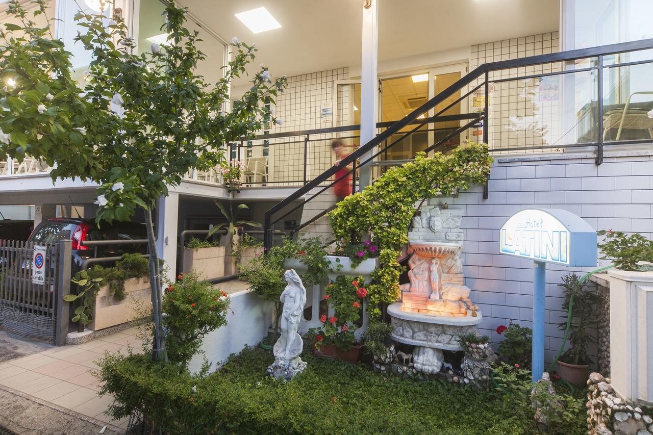 Hotel Latini Ρίμινι Εξωτερικό φωτογραφία