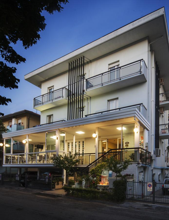 Hotel Latini Ρίμινι Εξωτερικό φωτογραφία